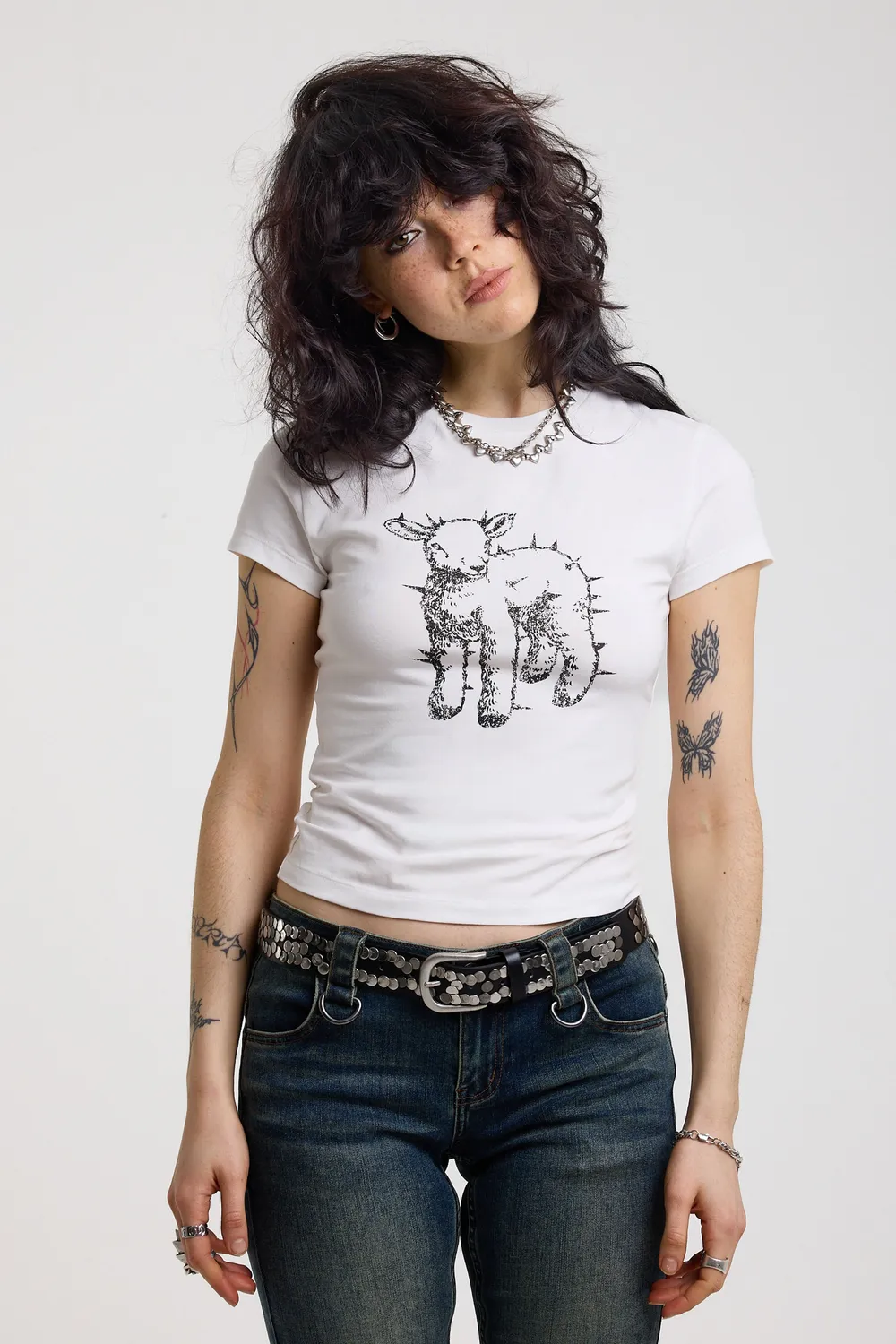 The Ragged Priest Flock Graphic baby tee 10 hvid lam