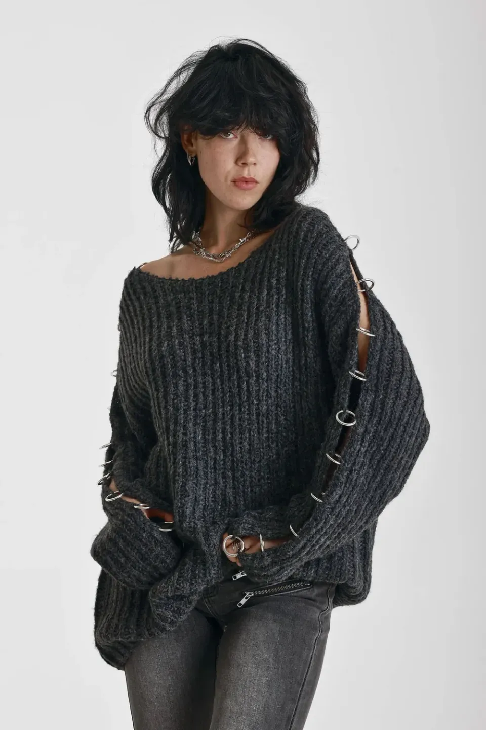 THE RAGGED PRIEST Spine Oversized Slash Neck striktrøje grå