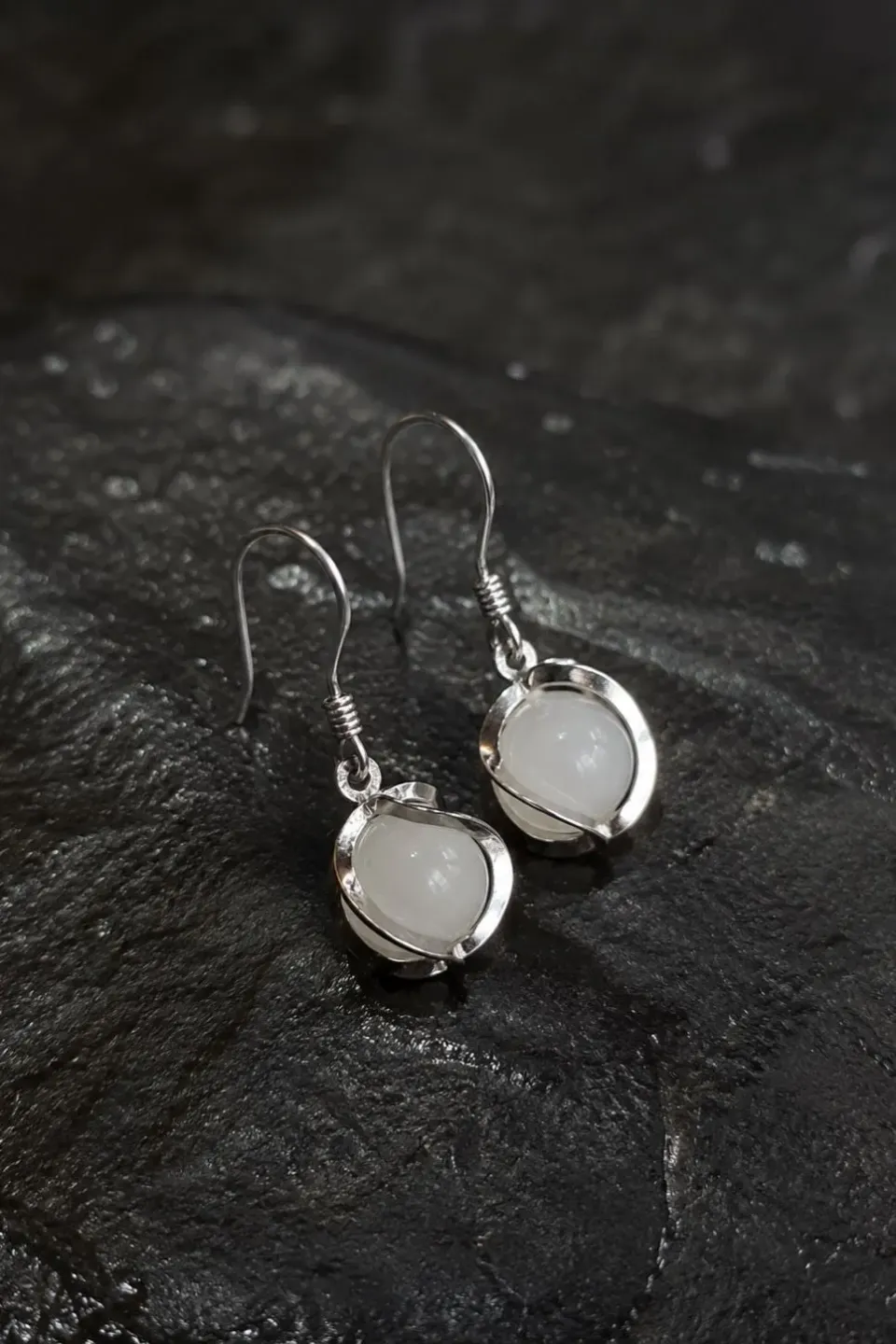 Organsk Moonstone Orb Drop øreringe sølv guld