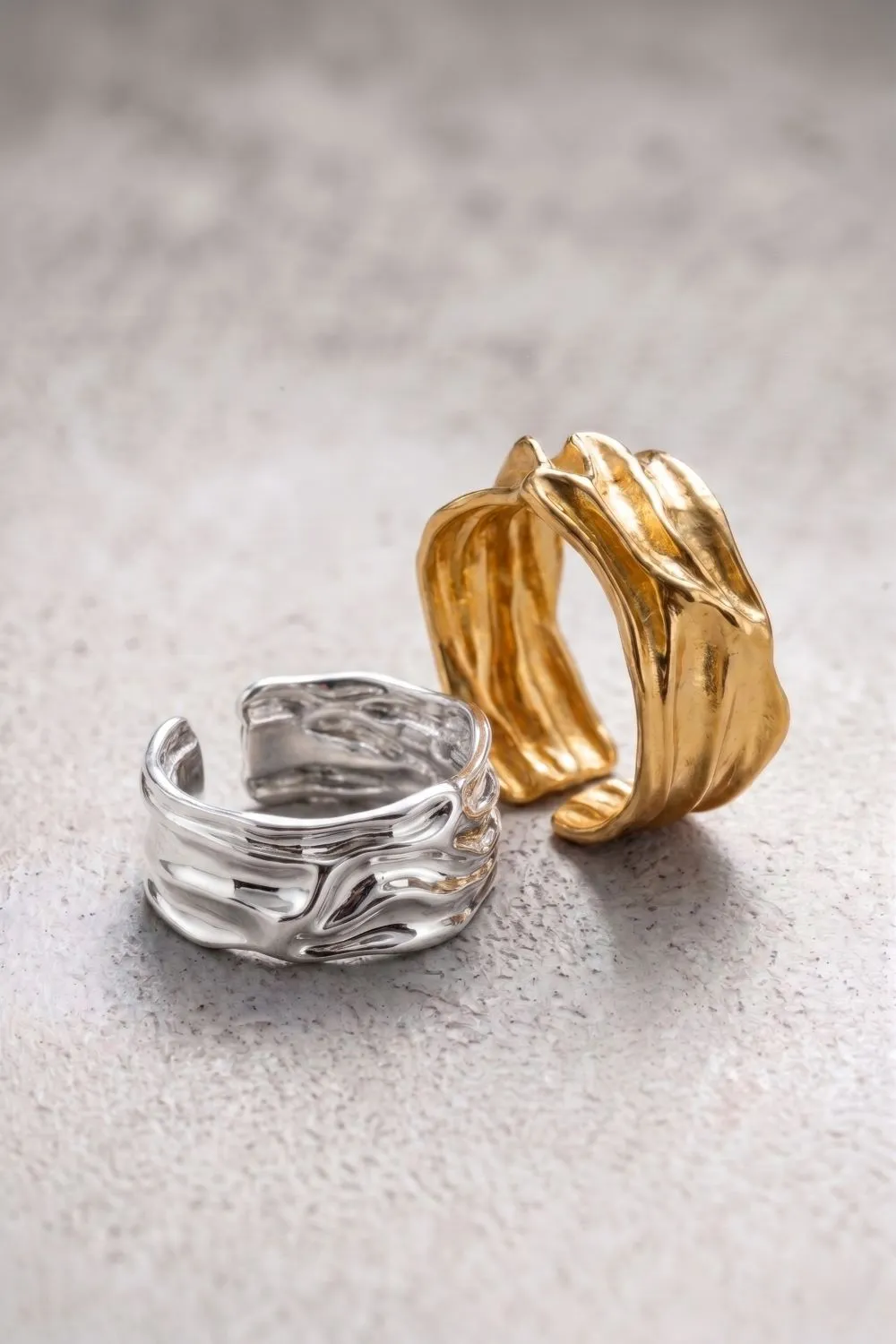 Organsk Sculpted Wave ring guld justerbar bølgede