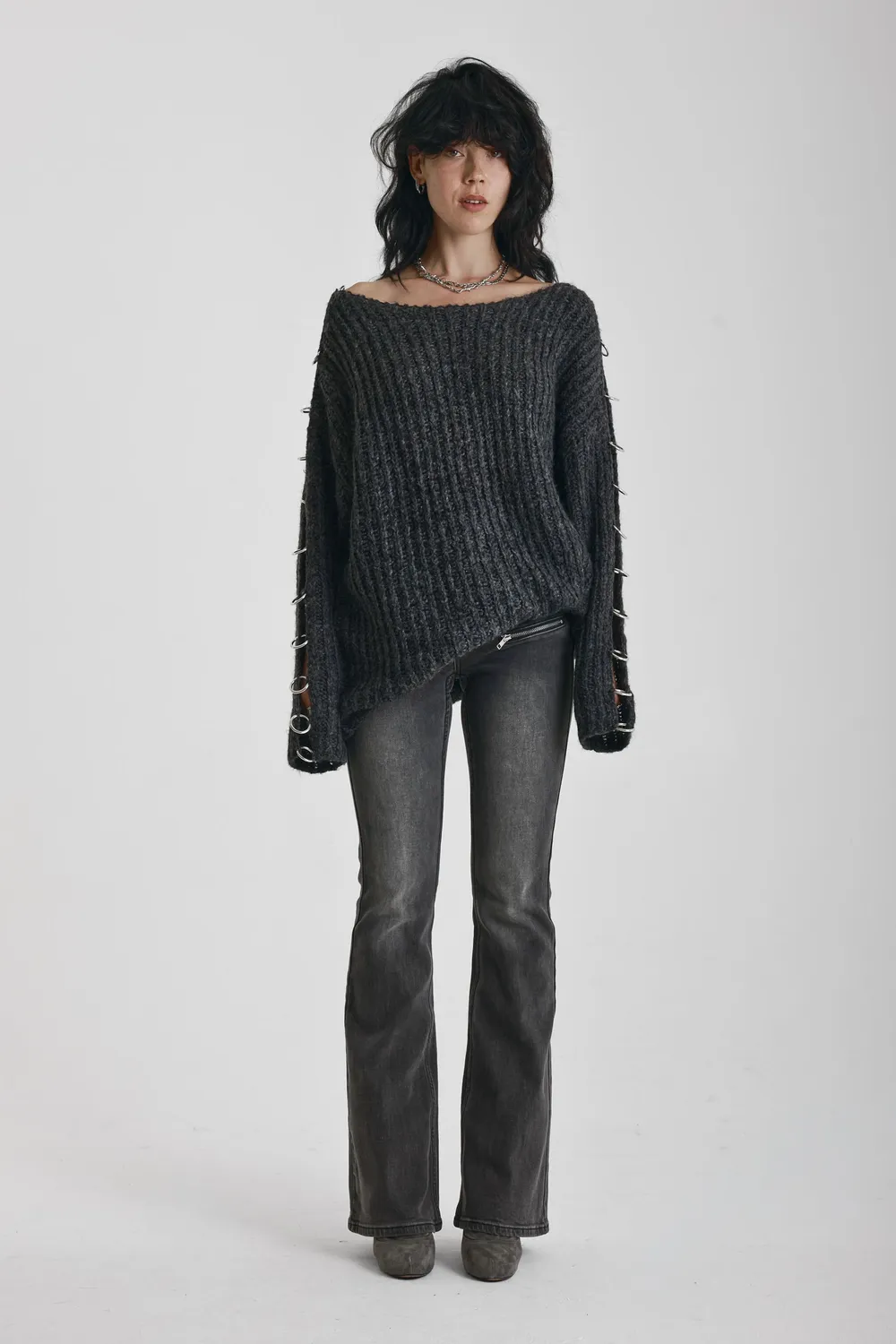 THE RAGGED PRIEST Spine Oversized Slash Neck striktrøje grå