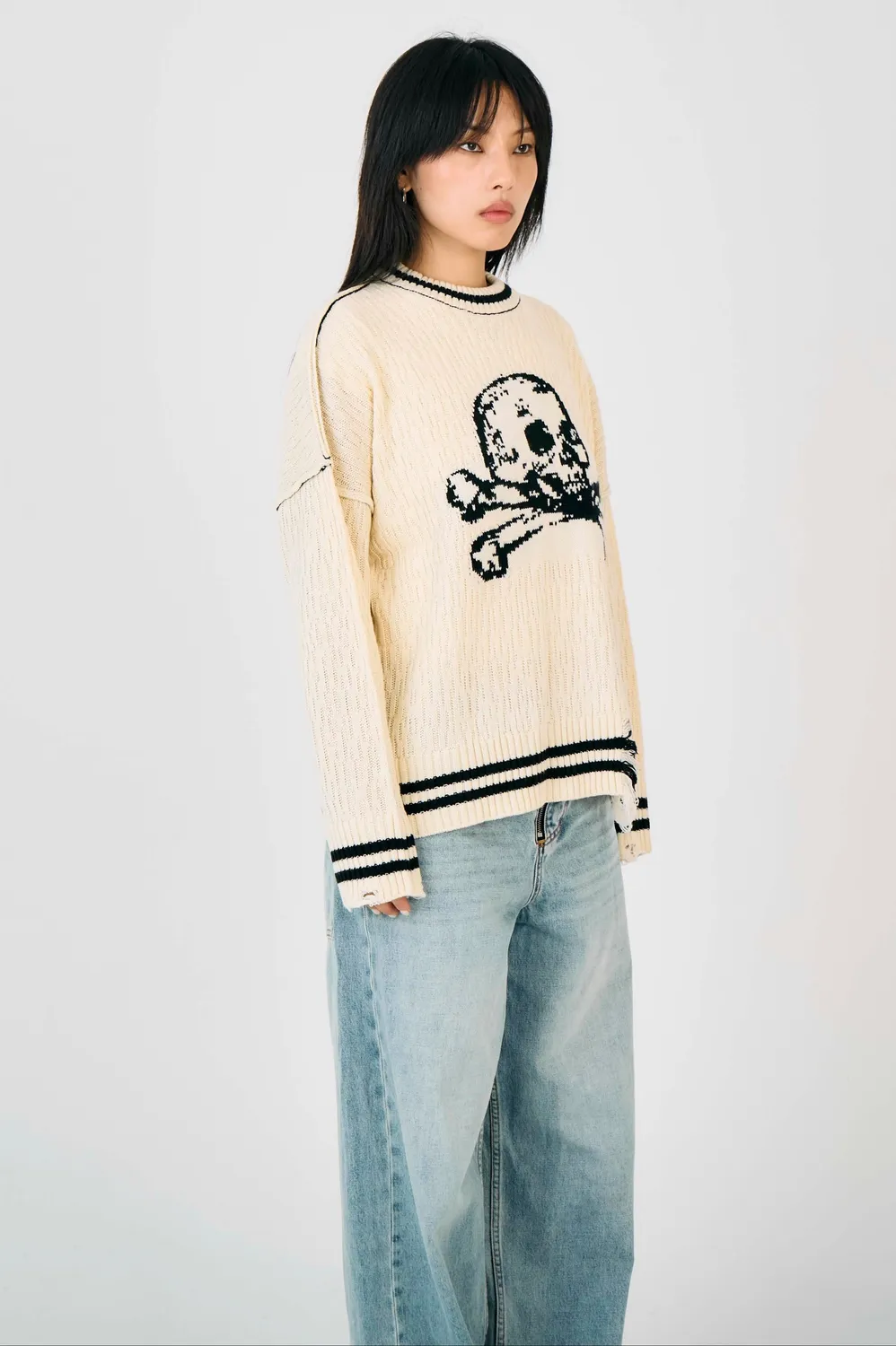 THE RAGGED PRIEST Cult Skull striktrøje creme oversize