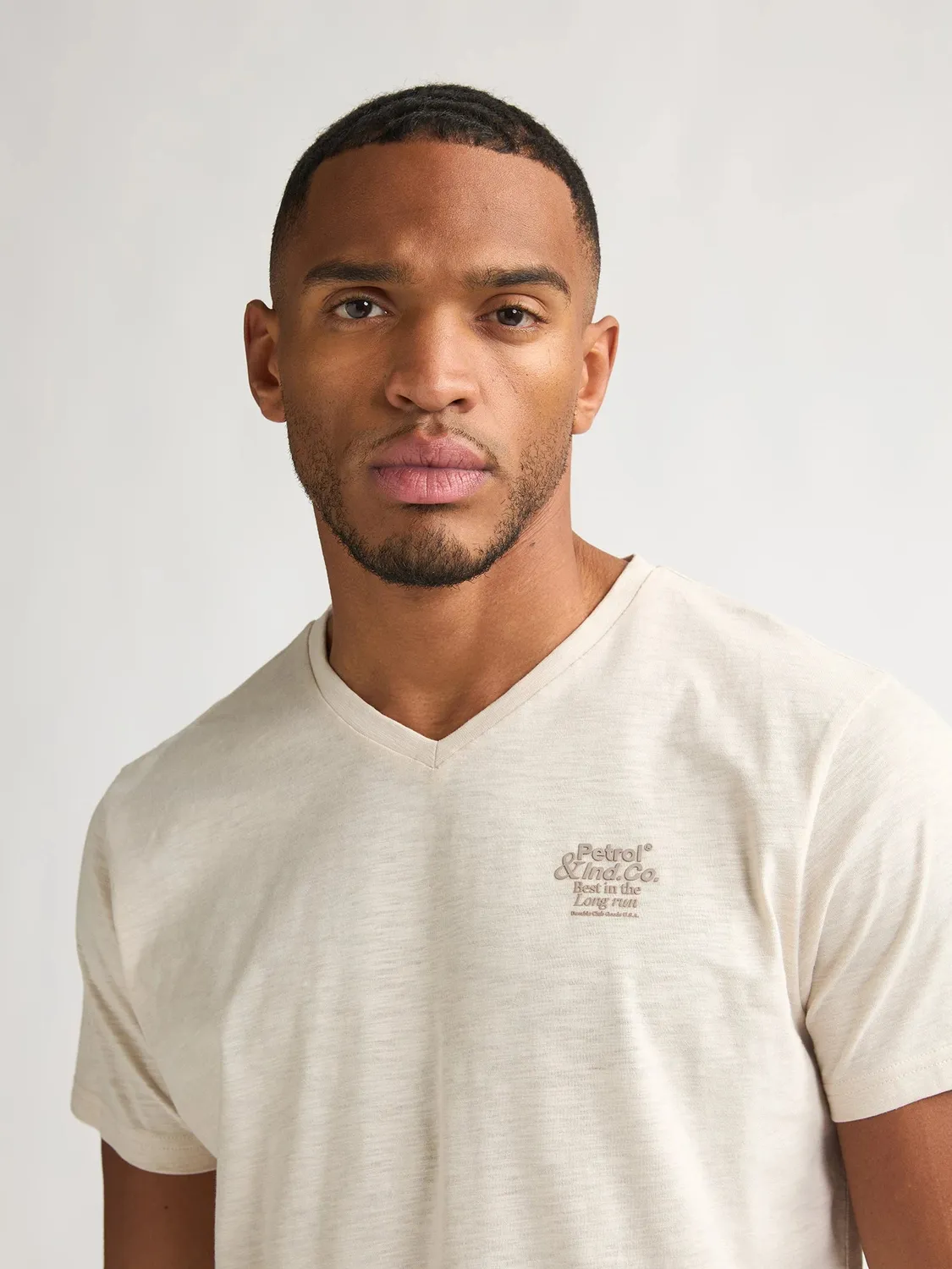 Petrol Industries Brisa t-shirt med V-hals i bomuld