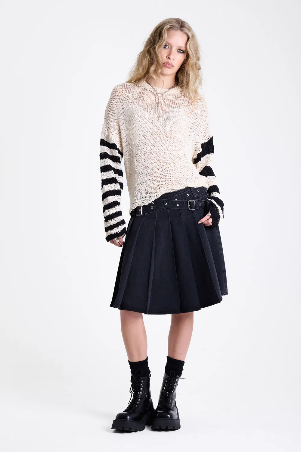 The Ragged Priest Slingshot Pleated Denim Midi nederdel sort