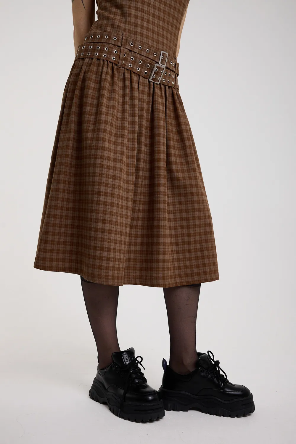 The Ragged Priest Pleasant midikjole brun tern bælte