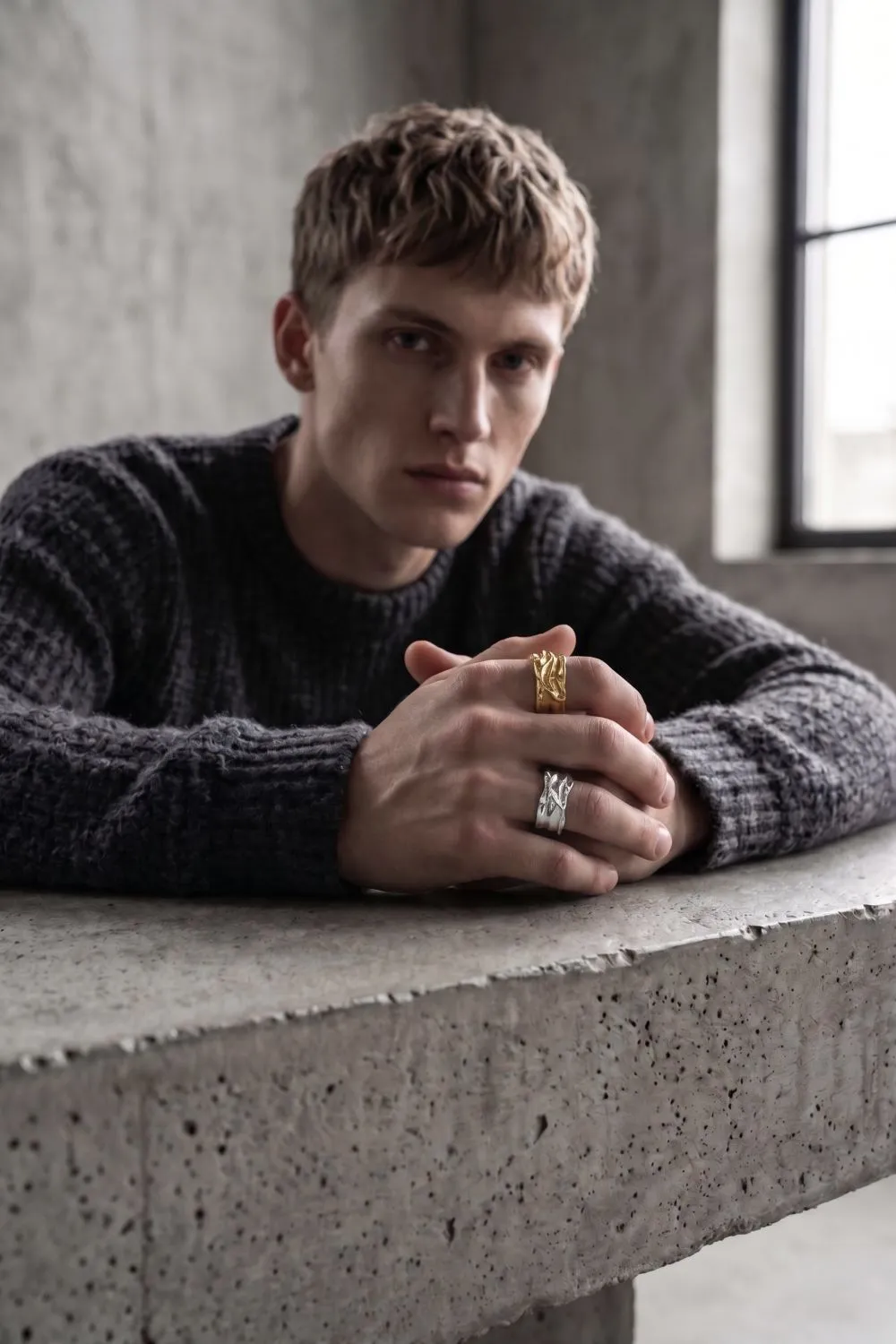 Organsk Sculpted Wave ring guld justerbar bølgede