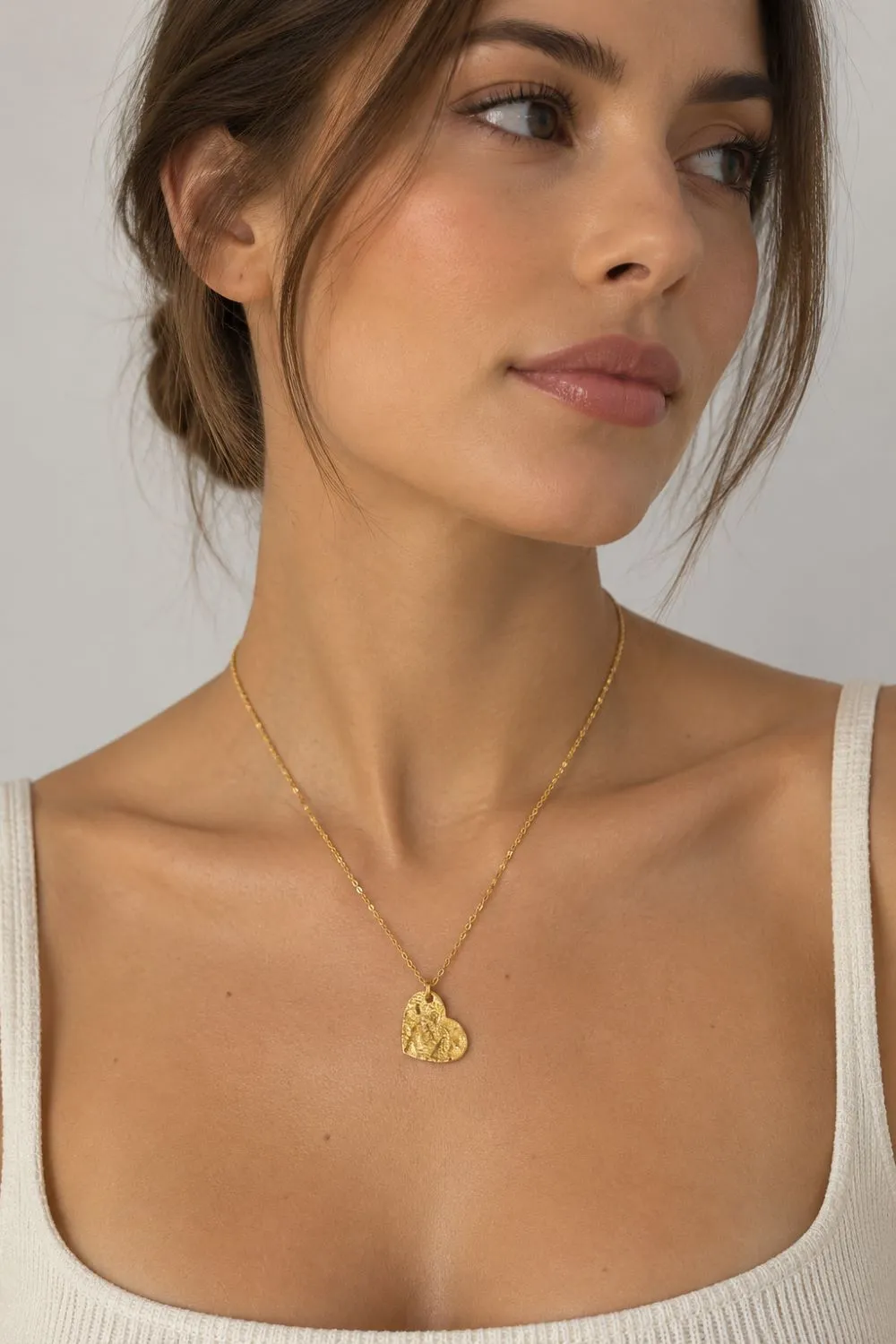 Organsk Hammered Heart halskæde guld hamret hjerte