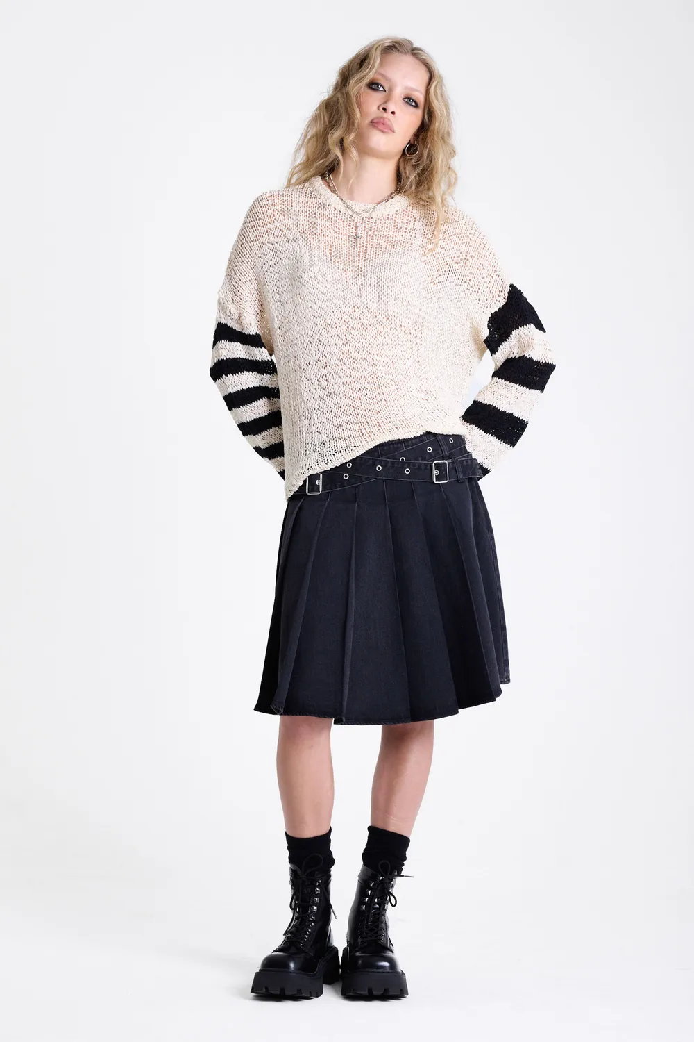 The Ragged Priest Slingshot Pleated Denim Midi nederdel sort