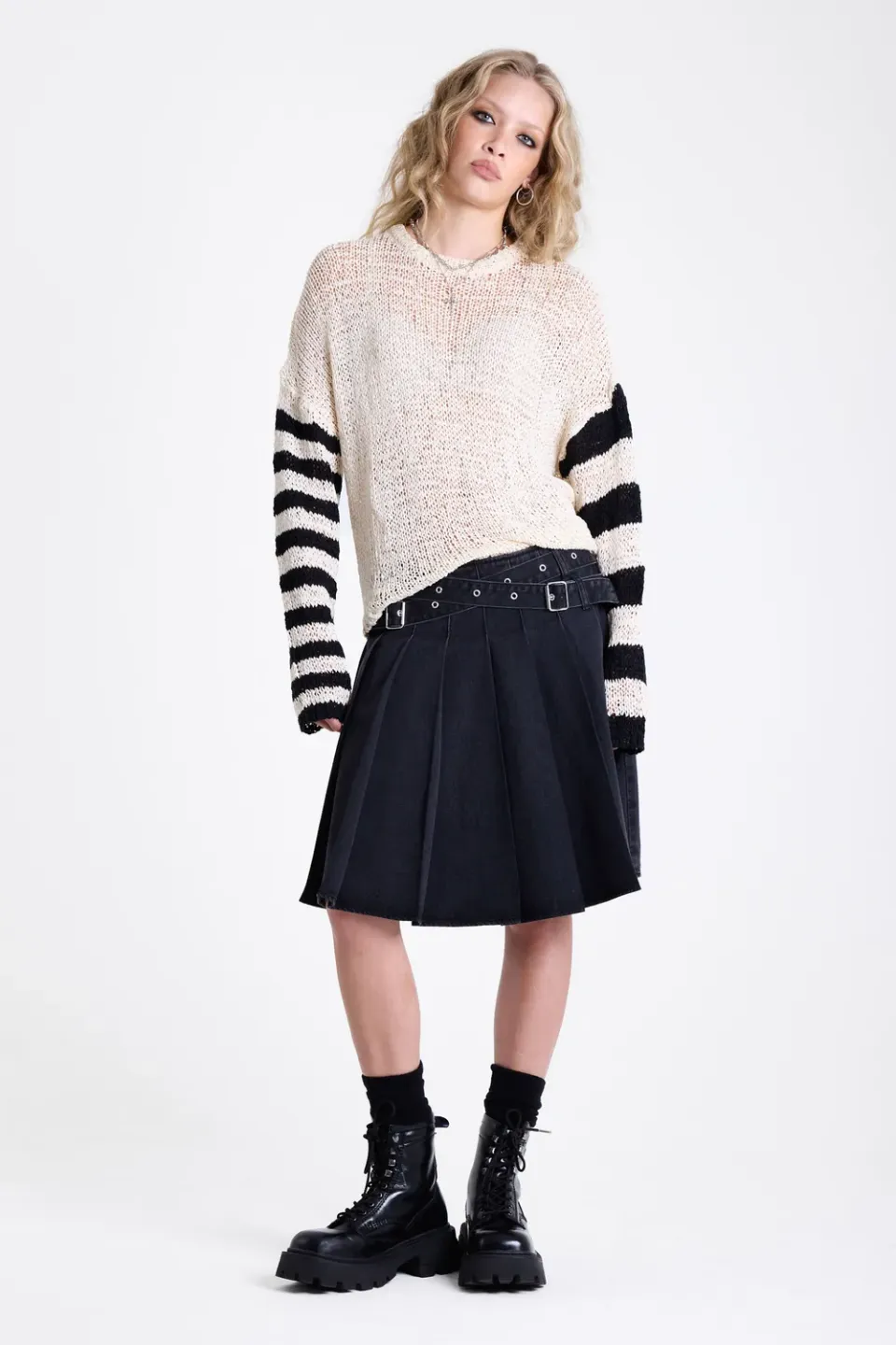 The Ragged Priest Slingshot Pleated Denim Midi nederdel sort