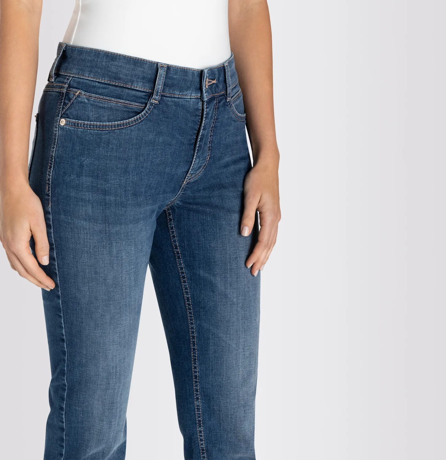 MAC Angela straight jeans mellemblå stretch