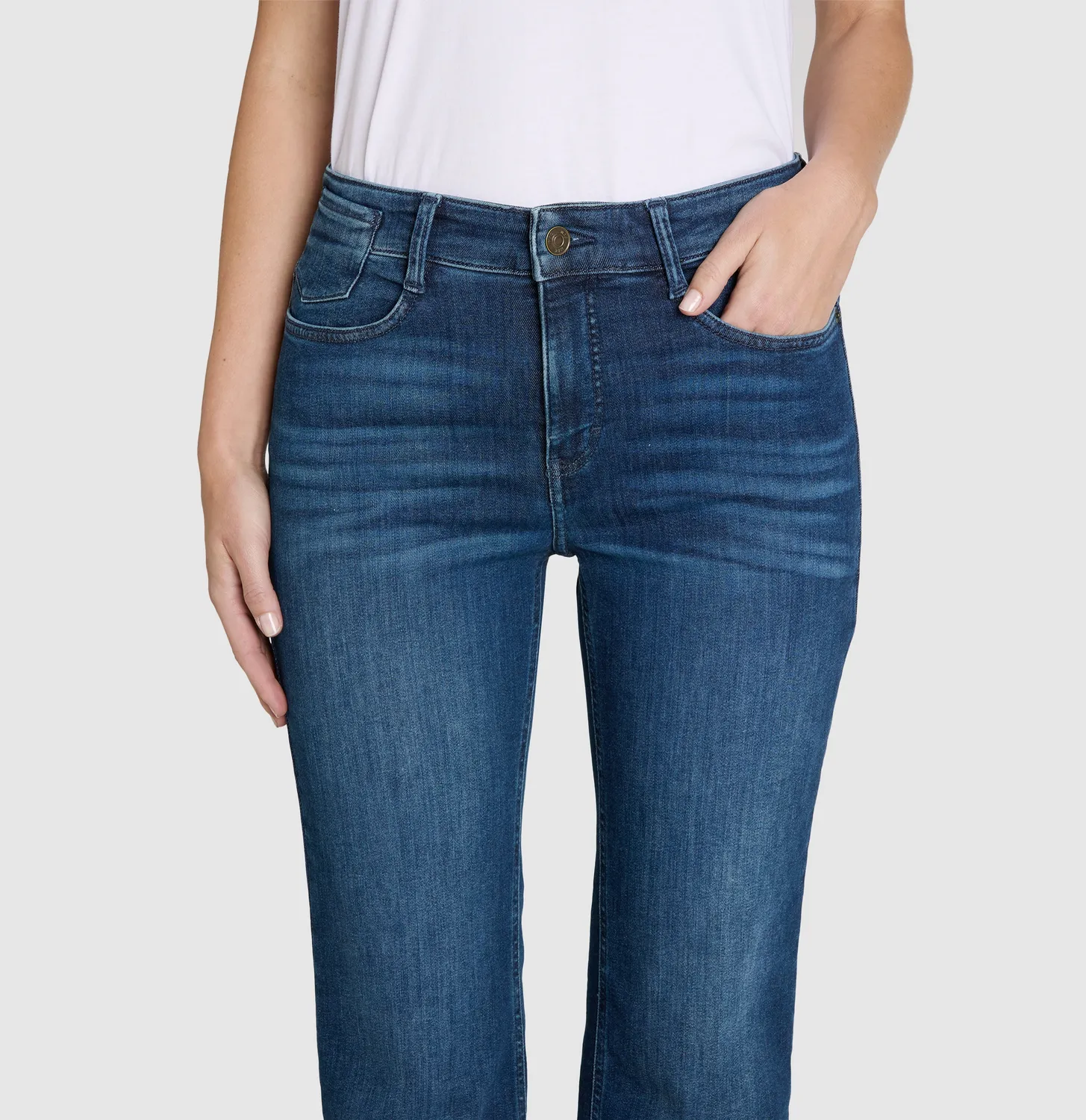 MAC Laura flare jeans mellemblå længde 32