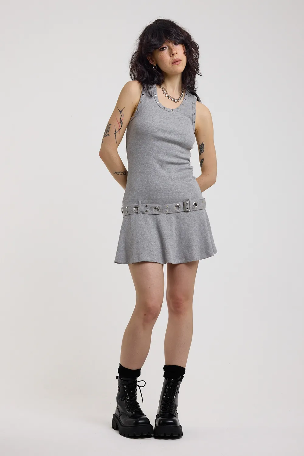 THE RAGGED PRIEST Disorder Eyelet Drop Waist Mini minikjole grå stretch