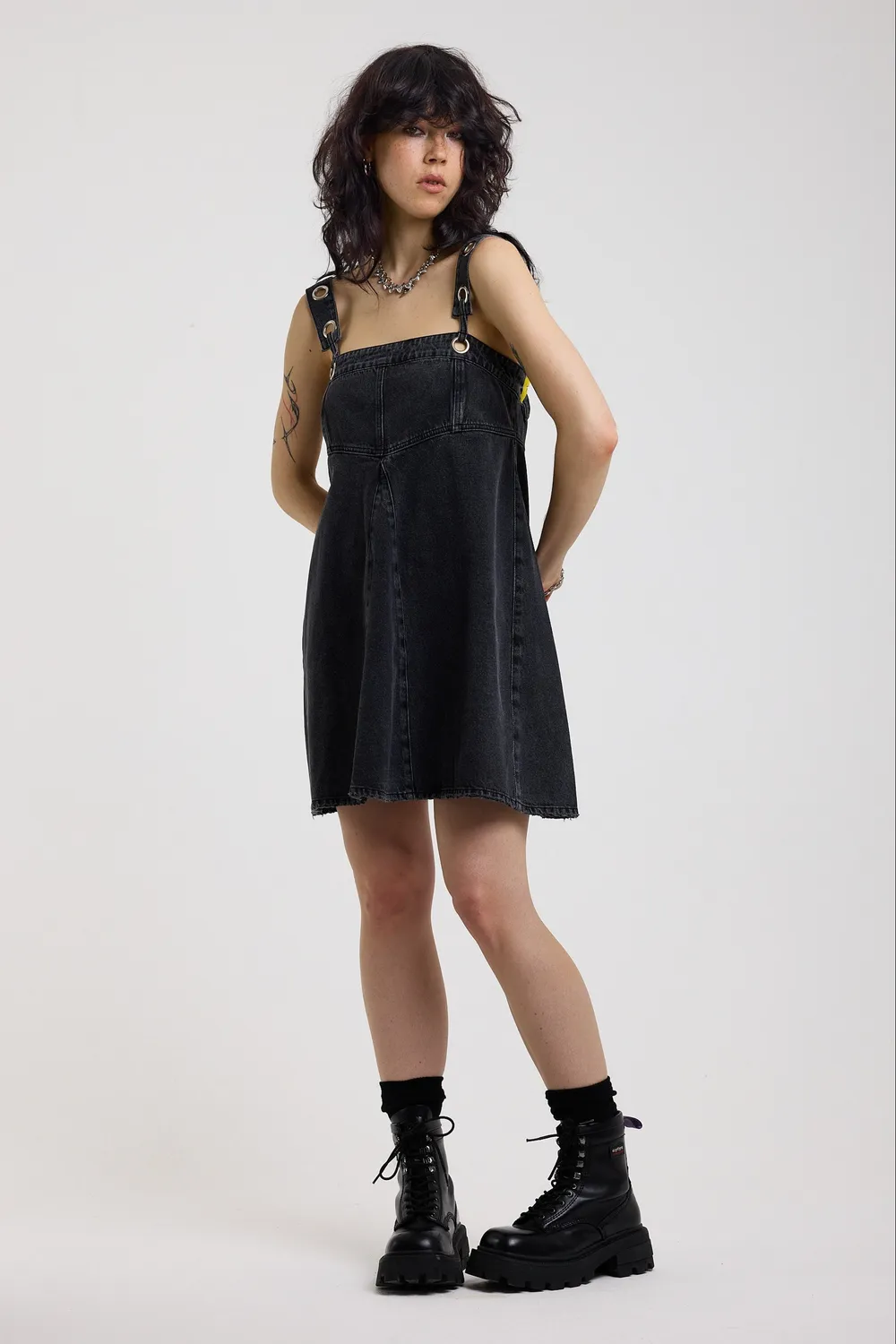 The Ragged Priest Dilemma Denim Eyelet Mini Kjole sort