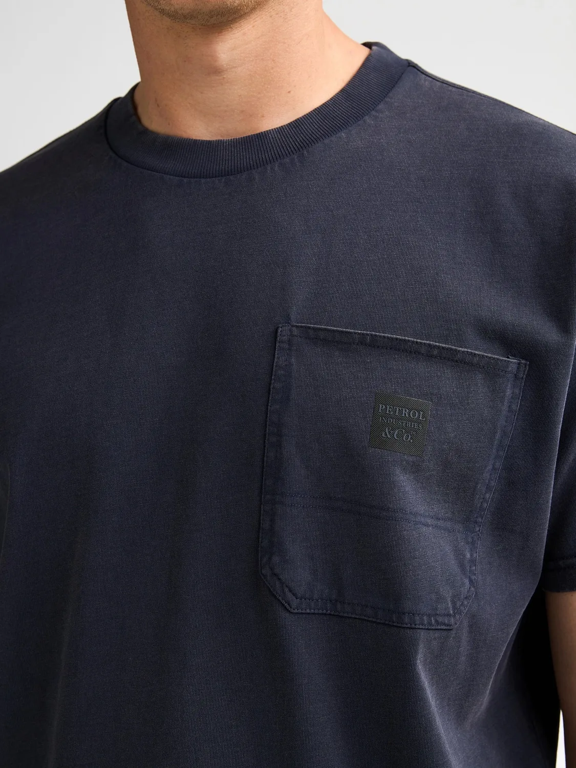 Petrol Industries Vaughn T-shirt Royal Navy brystlomme bomuld