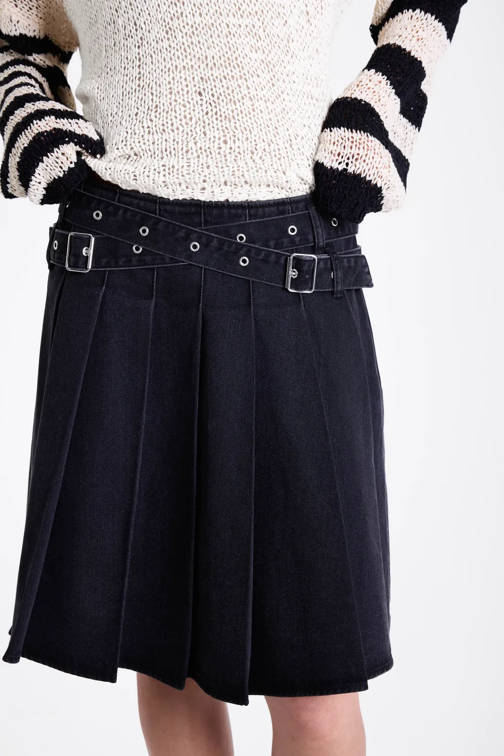 The Ragged Priest Slingshot Pleated Denim Midi nederdel sort