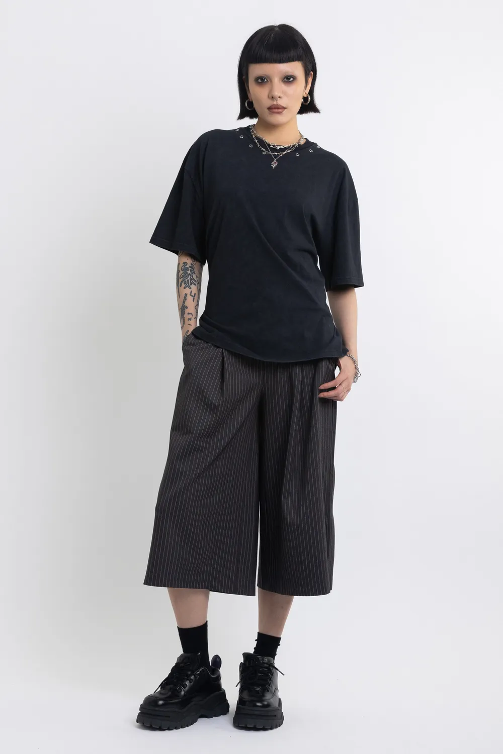 The Ragged Priest Window Oversized Open Back T-shirt sort