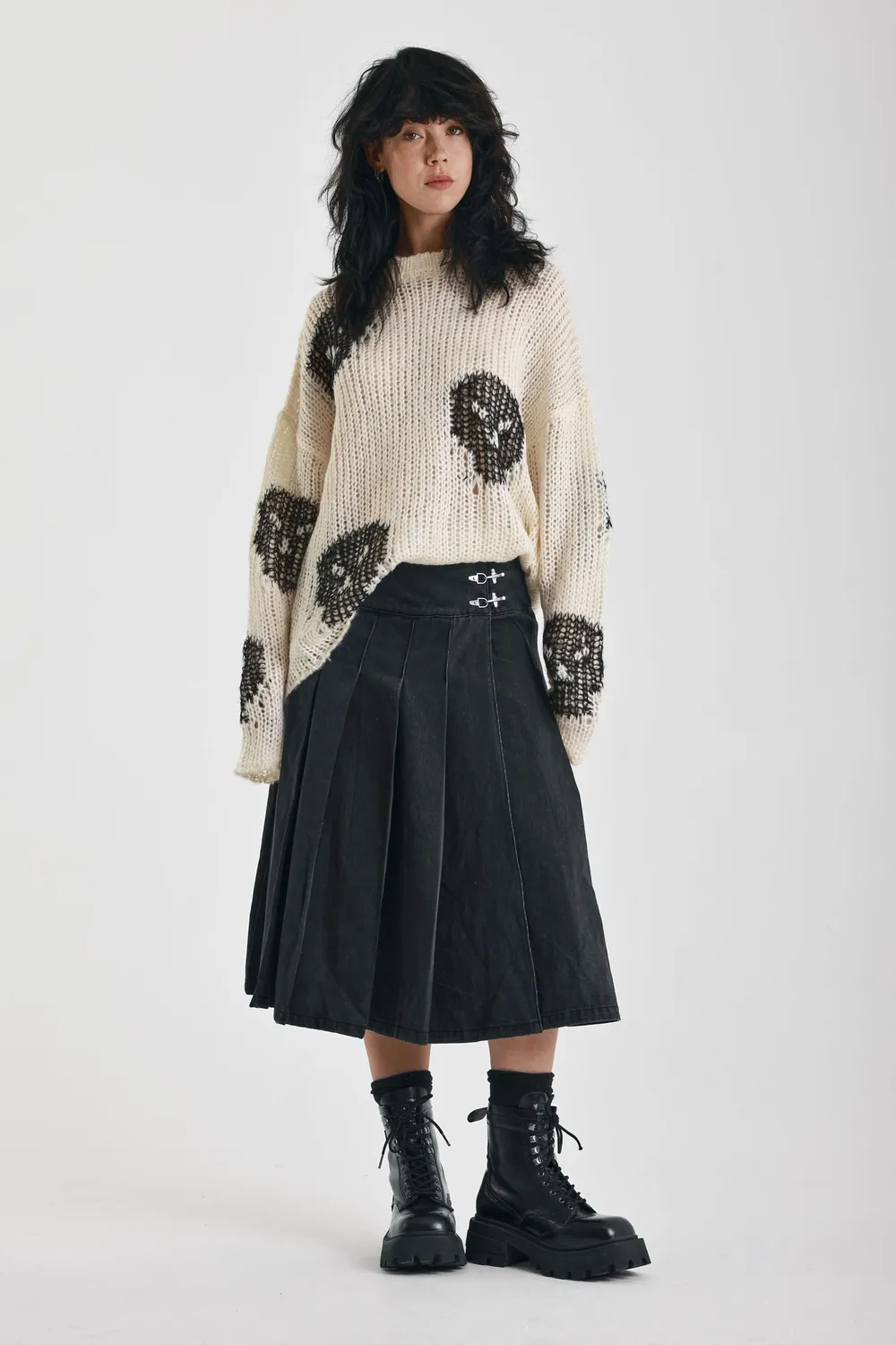 THE RAGGED PRIEST Bonehead Skull striktrøje oversized ecru