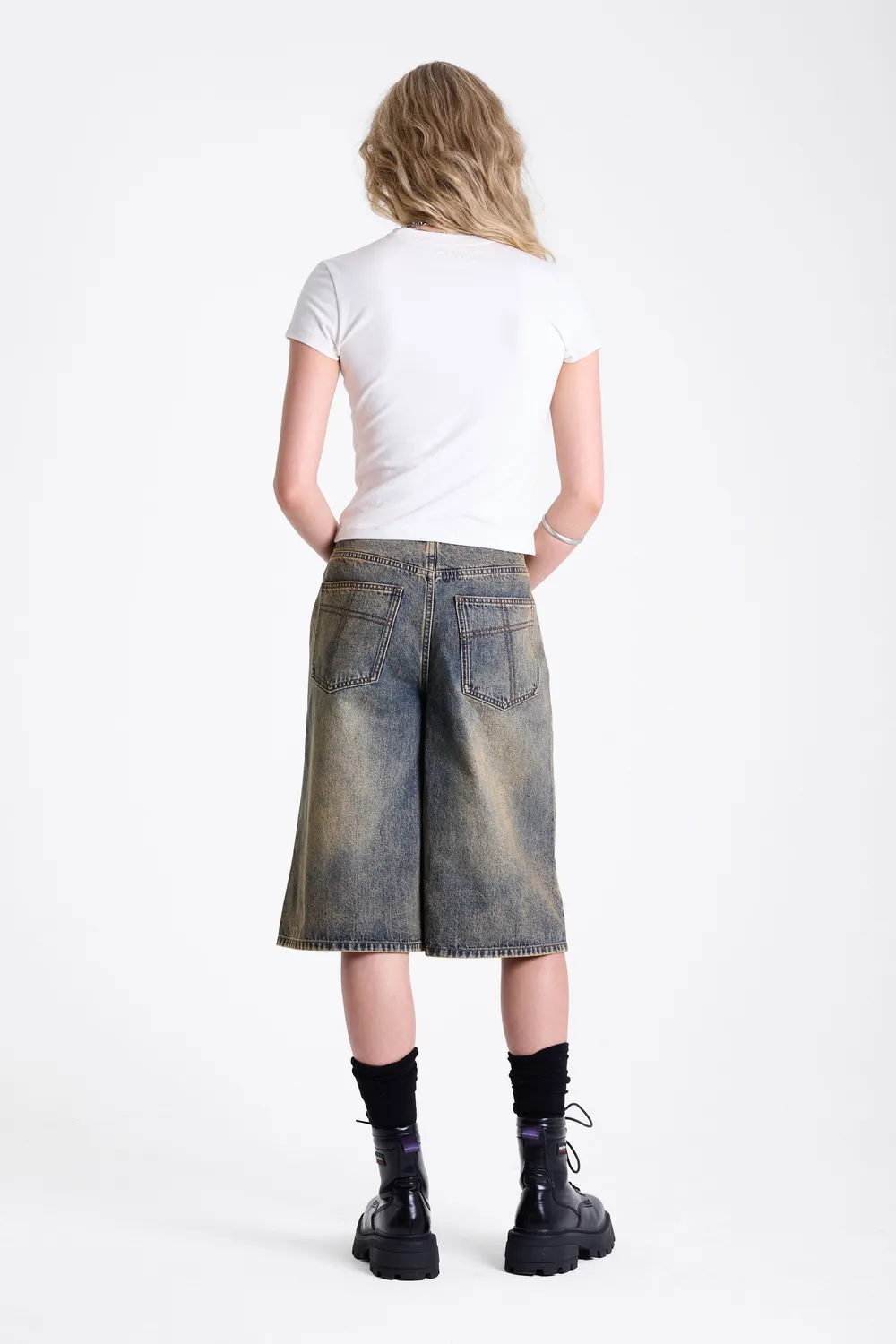 The Ragged Priest Hero Dirty Wash Latch jorts baggy lav talje