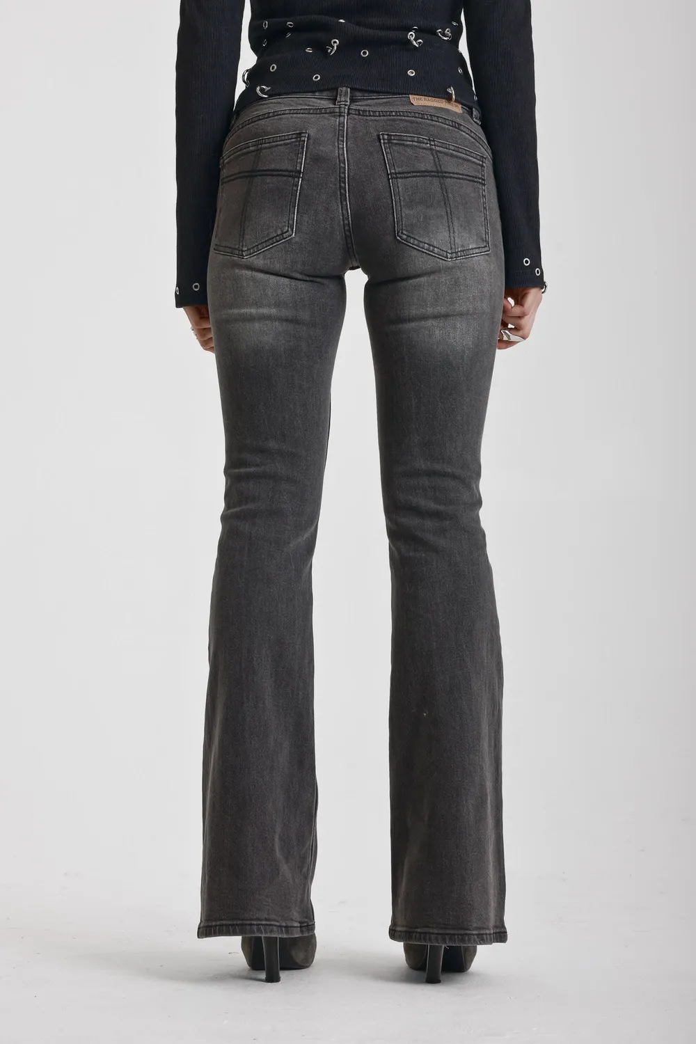 The Ragged Priest Keeper flare jeans washed black lav talje