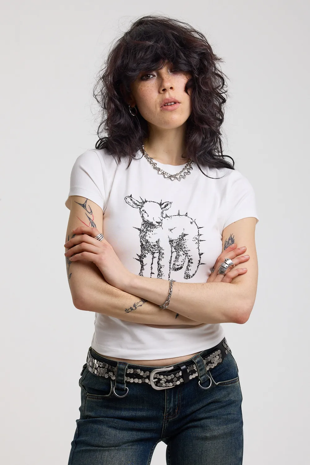The Ragged Priest Flock Graphic baby tee 10 hvid lam