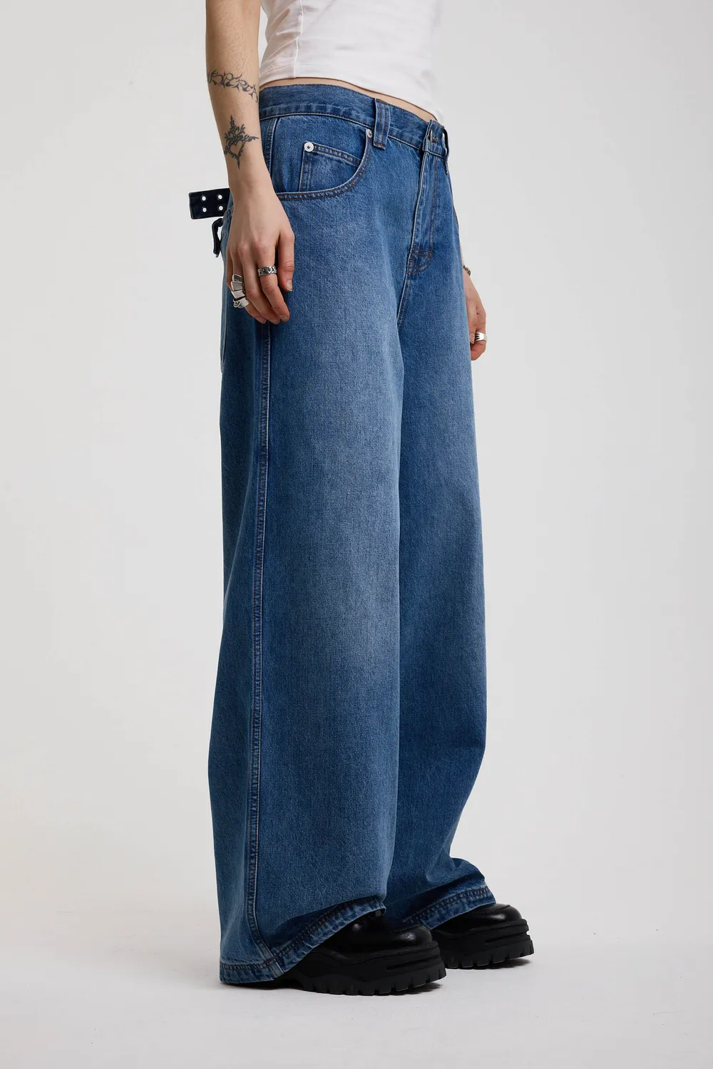 THE RAGGED PRIEST Bound Baggy Cinch Hardware jeans blå