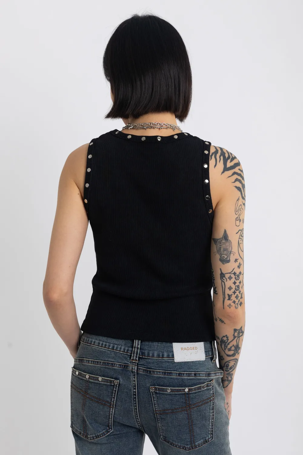 The Ragged Priest Scatter Tank Top sort med nitter