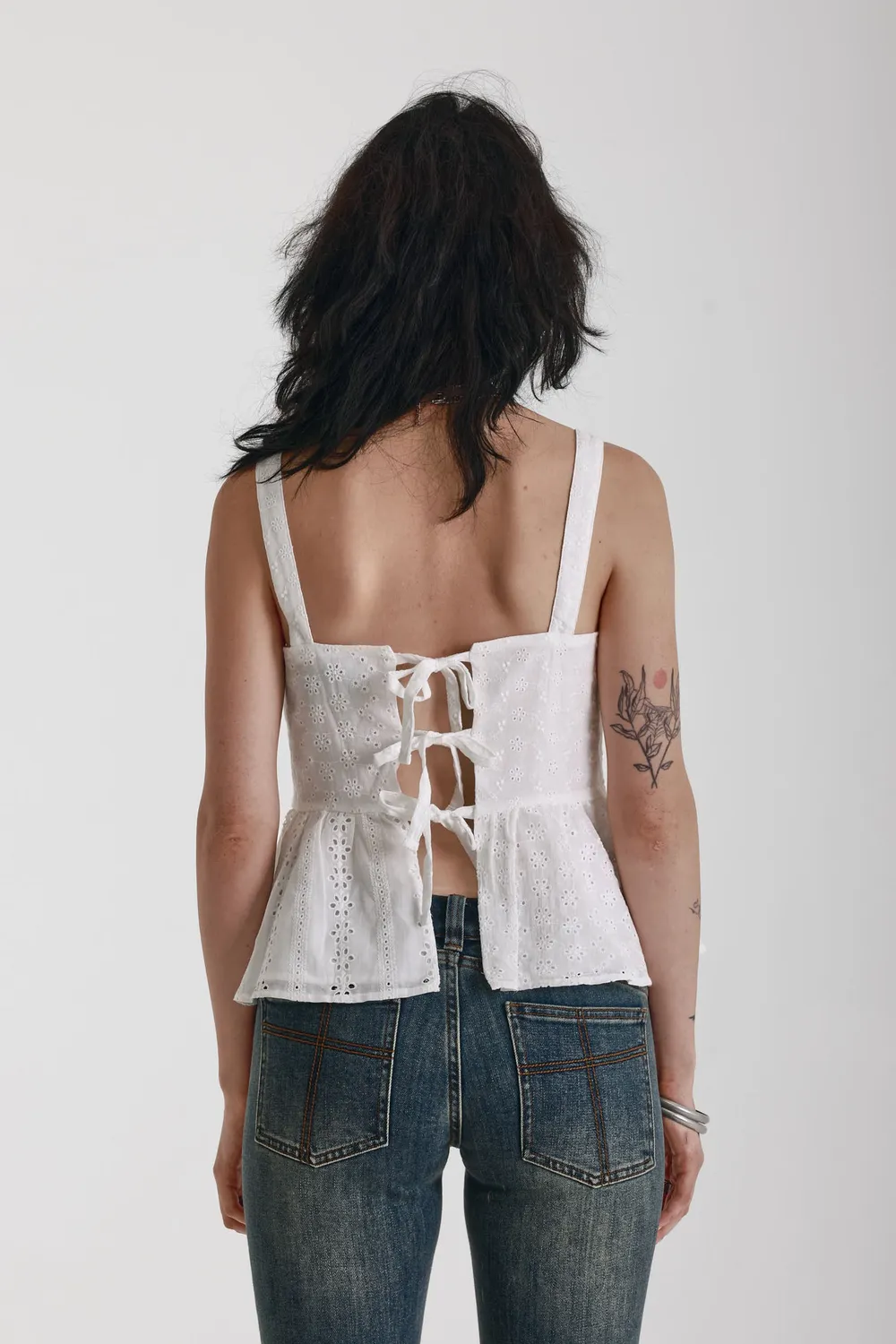 THE RAGGED PRIEST Gray Broderie Peplum Cami camitop hvid
