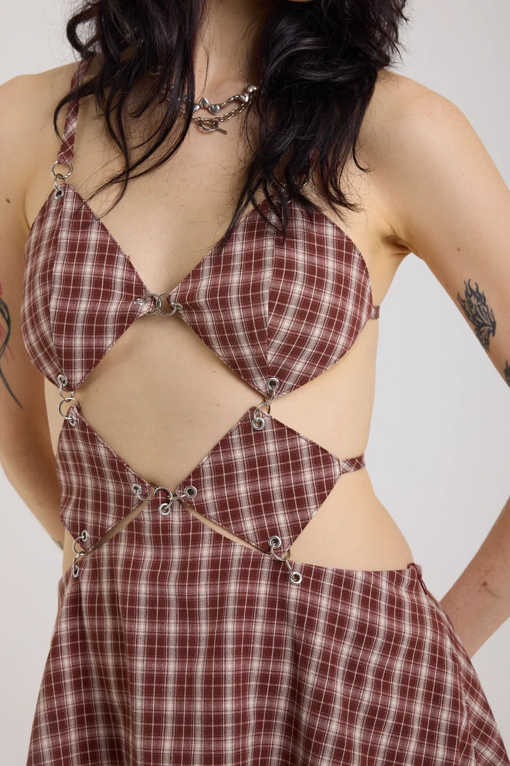 The Ragged Priest Blaze Grunge Check Cut Out minikjole burgundy åben ryg