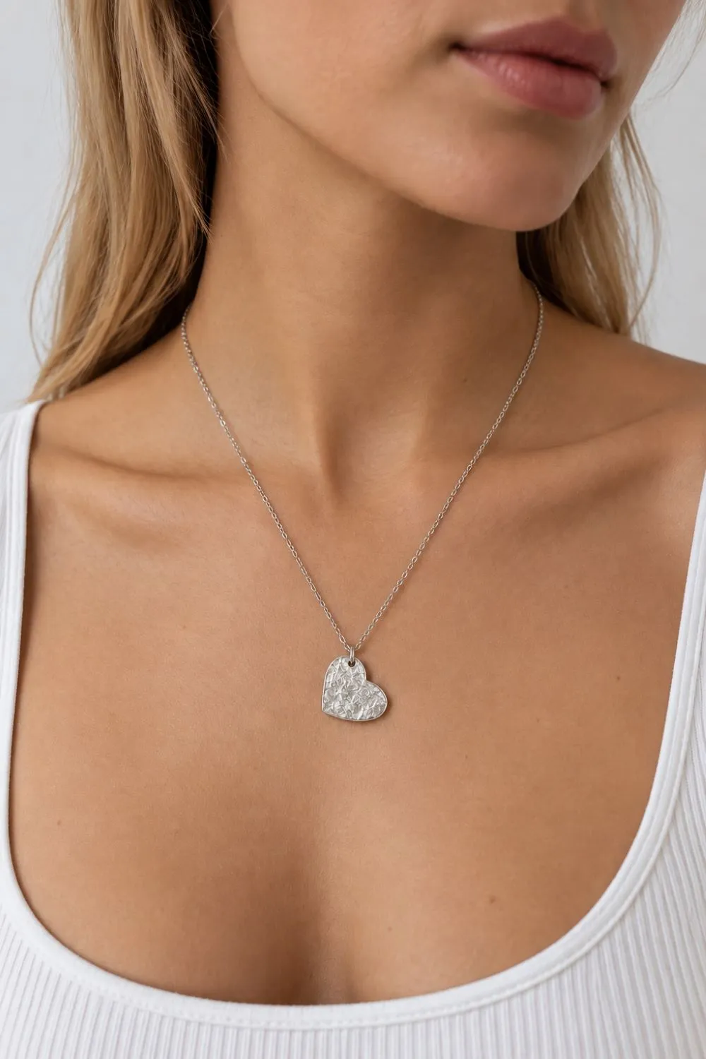 Organsk Hammered Heart halskæde sølv hamret