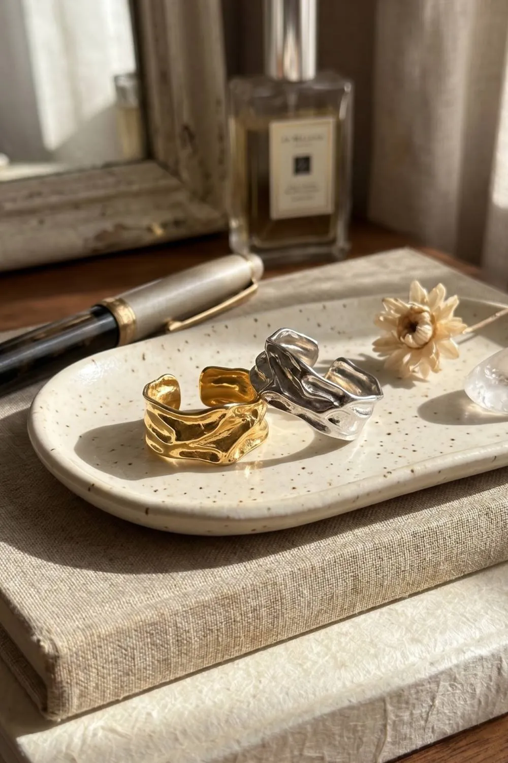 Organsk Sculpted Wave ring guld justerbar bølgede