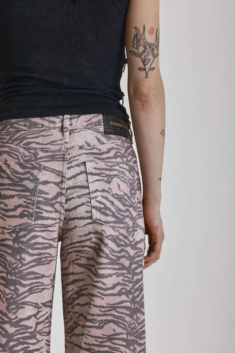 THE RAGGED PRIEST Tiger jeans tigerprint baggy