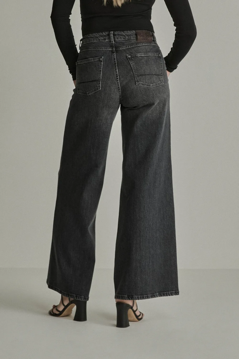 Para Mi Lizzy Stud jeans Shadow Black high waist wide