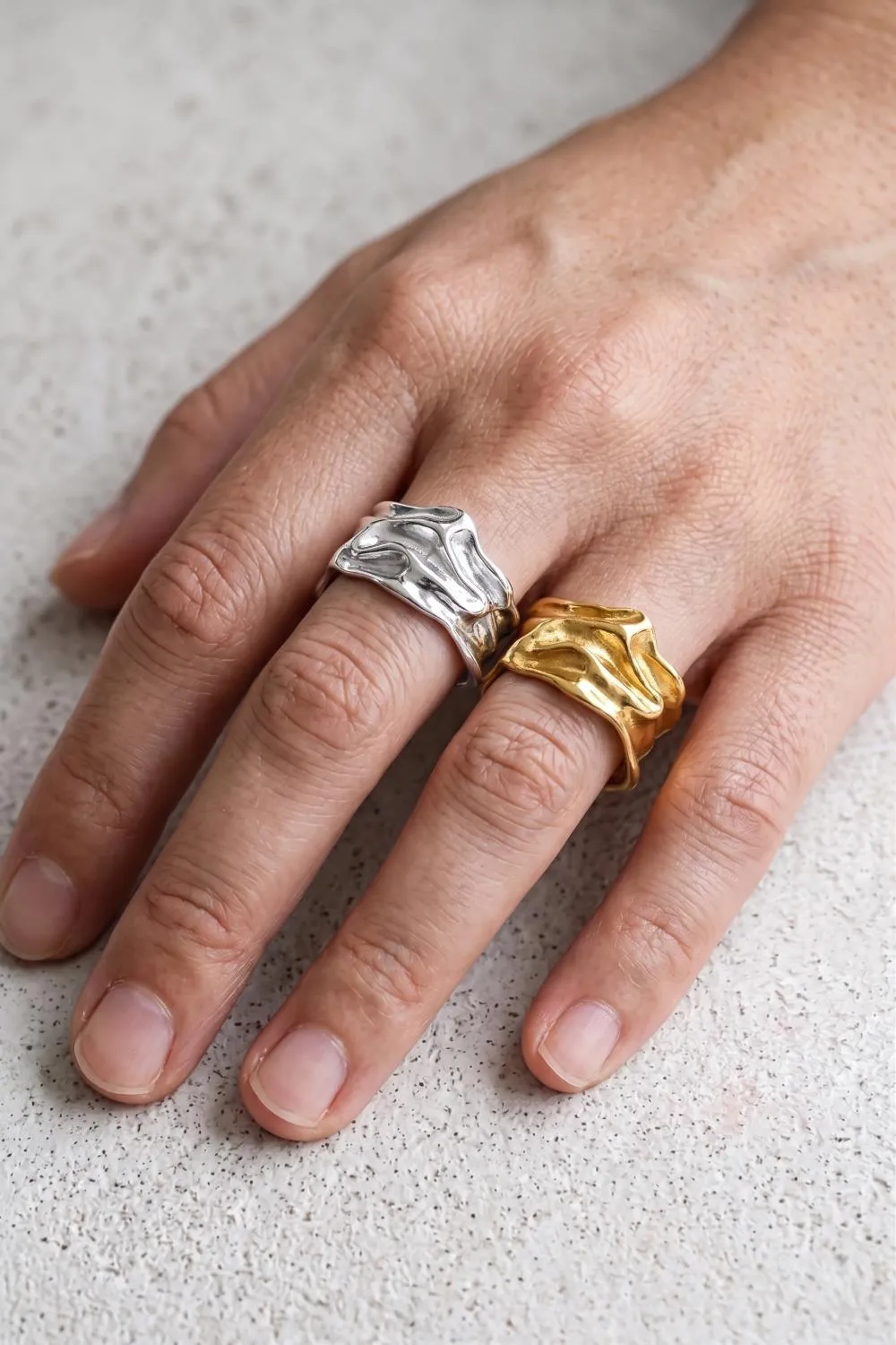 Organsk Sculpted Wave ring guld justerbar bølgede