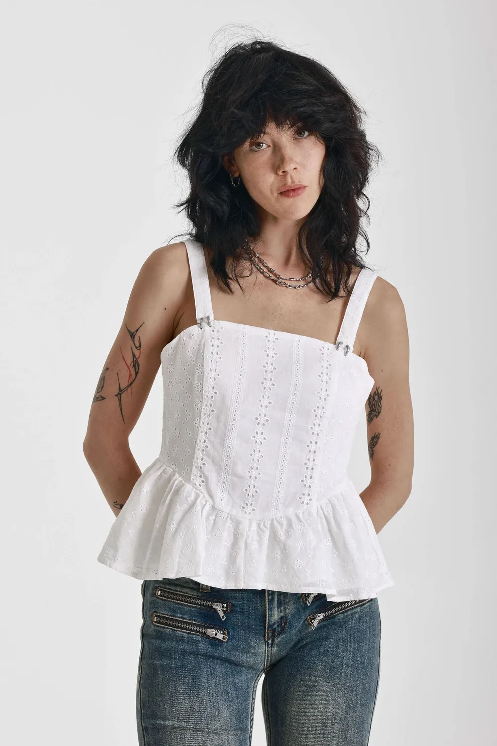 THE RAGGED PRIEST Gray Broderie Peplum Cami camitop hvid