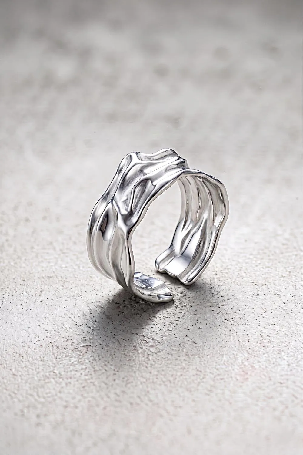 Organsk Sculpted Wave ring guld justerbar bølgede