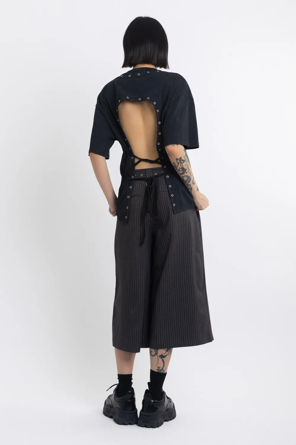 The Ragged Priest Window Oversized Open Back T-shirt sort