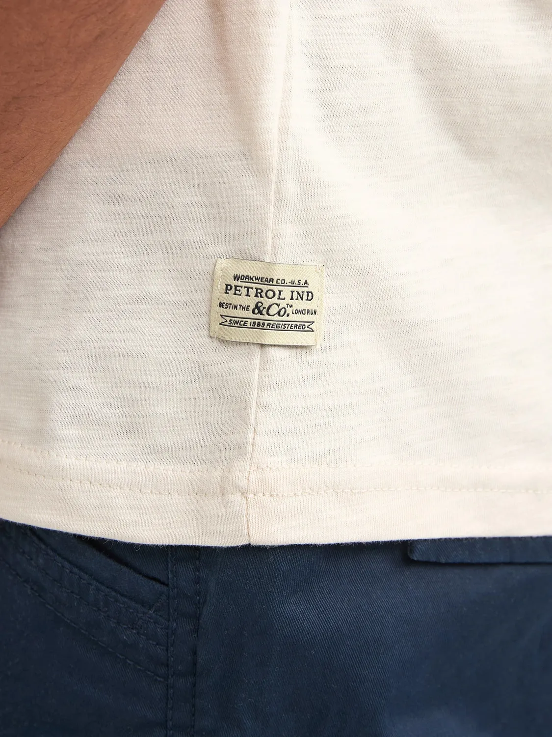 Petrol Industries Brisa t-shirt med V-hals i bomuld