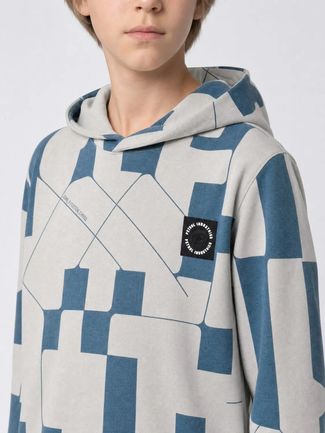 Petrol Industries hoodie ice grey – geometrisk print drenge
