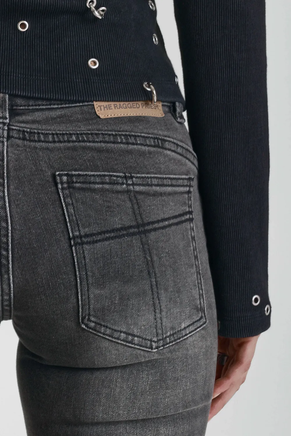 The Ragged Priest Keeper flare jeans washed black lav talje