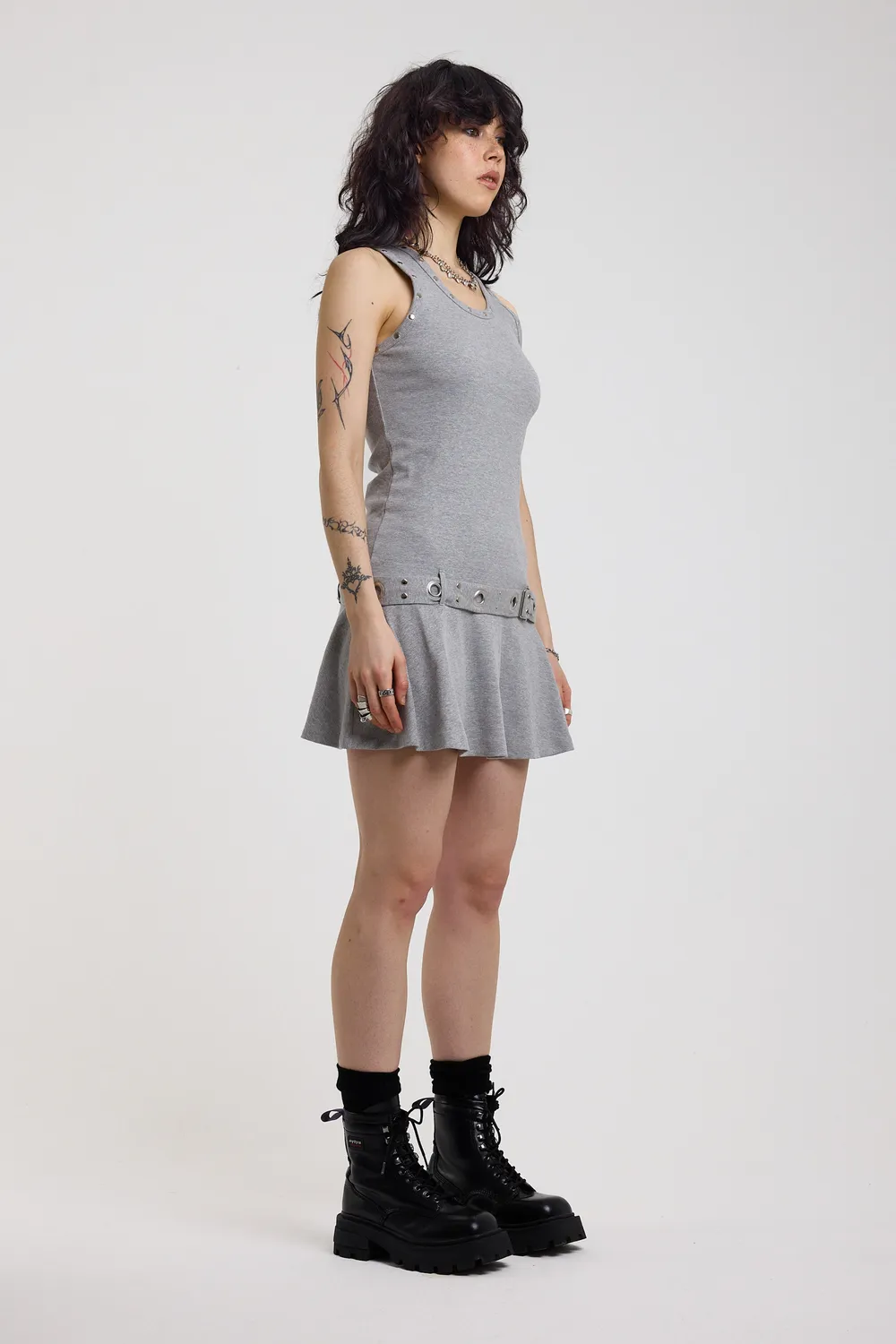 THE RAGGED PRIEST Disorder Eyelet Drop Waist Mini minikjole grå stretch