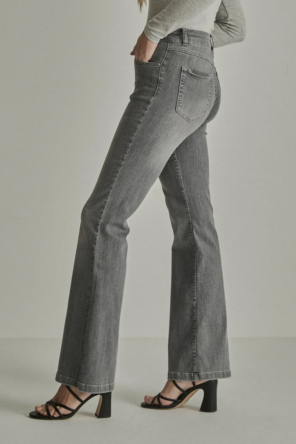 Para Mi Jeans Jade jeans Grey Used bootcut flare