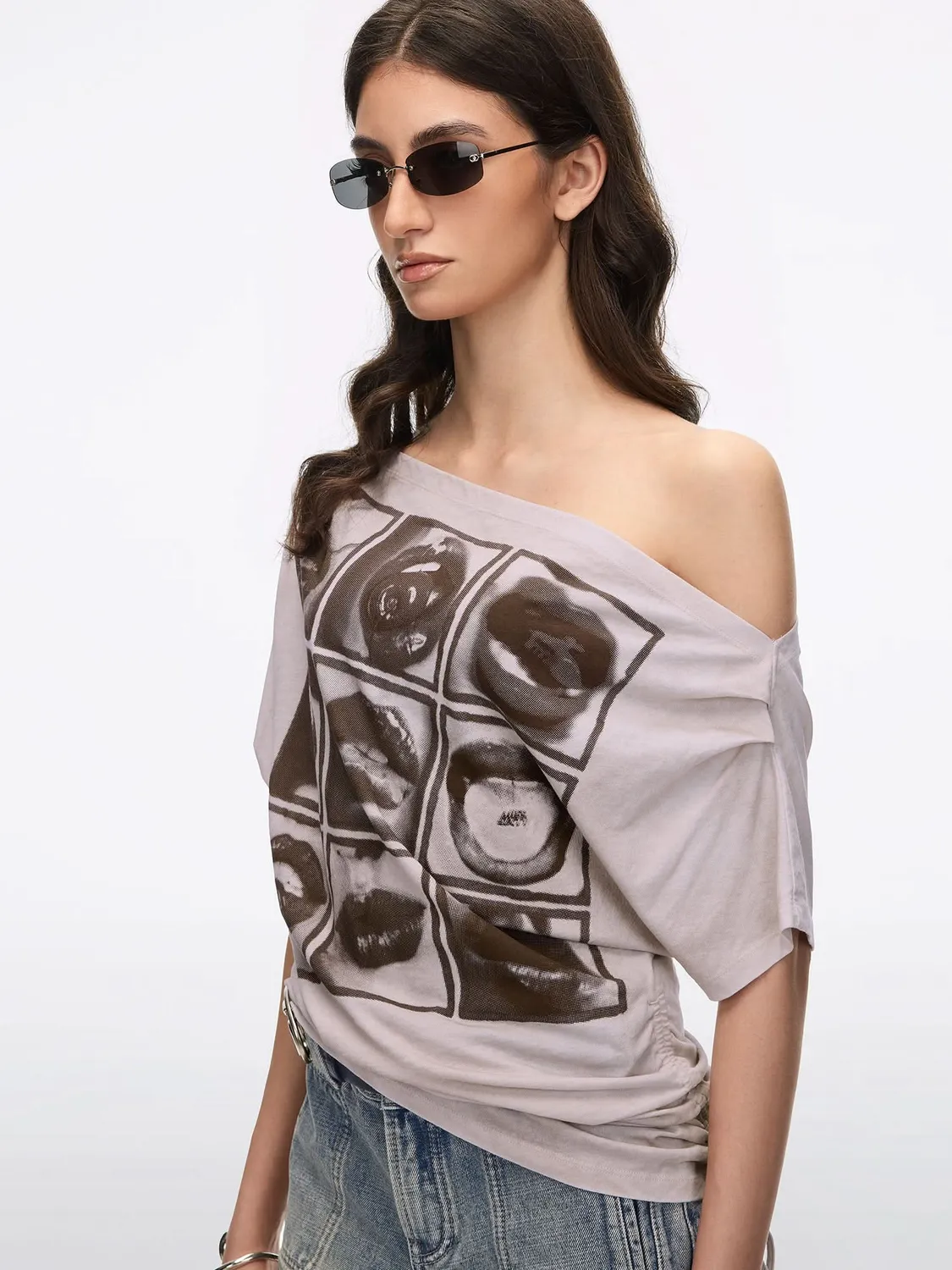 Miss Sixty Off-Shoulder T-shirt off white print