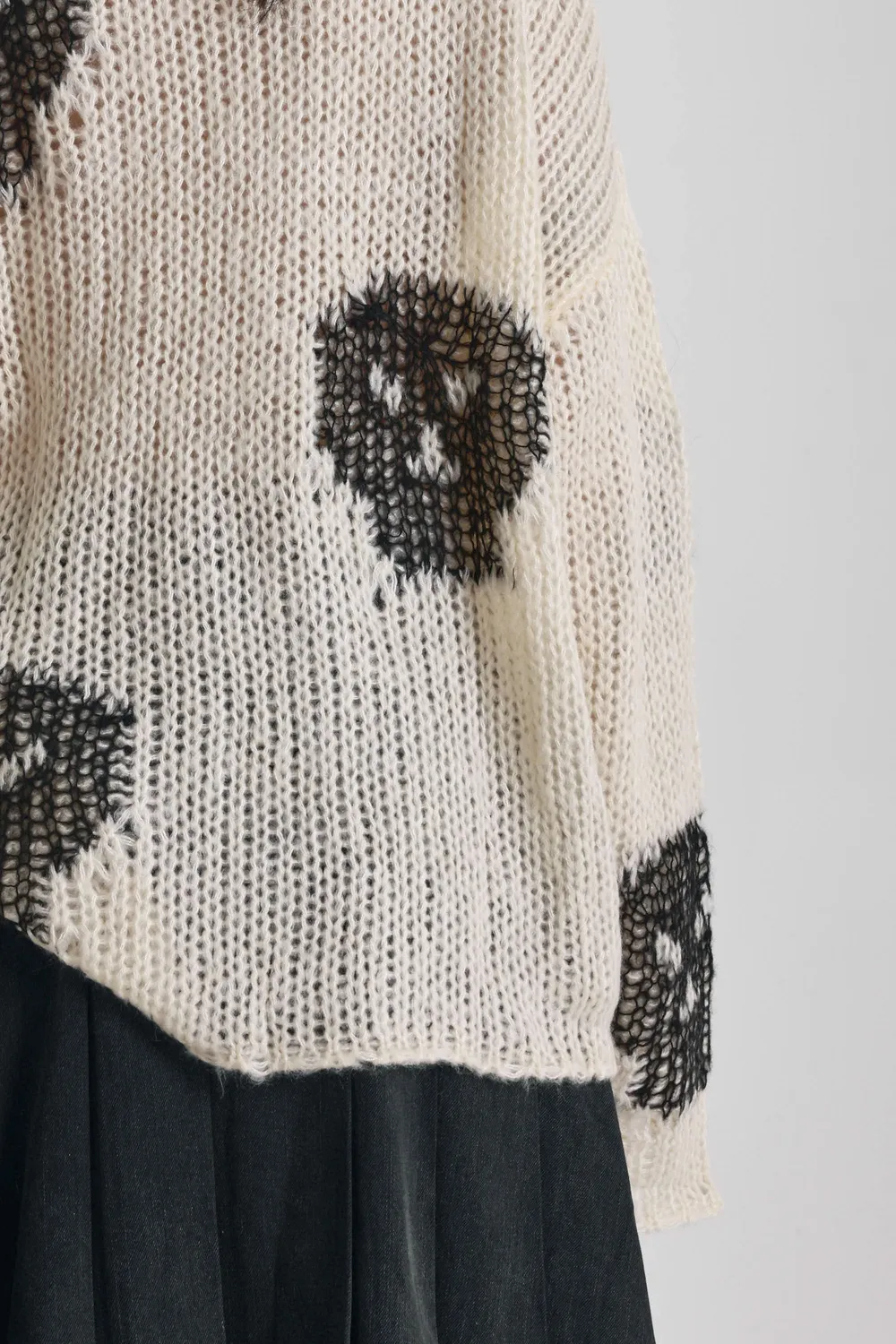 THE RAGGED PRIEST Bonehead Skull striktrøje oversized ecru