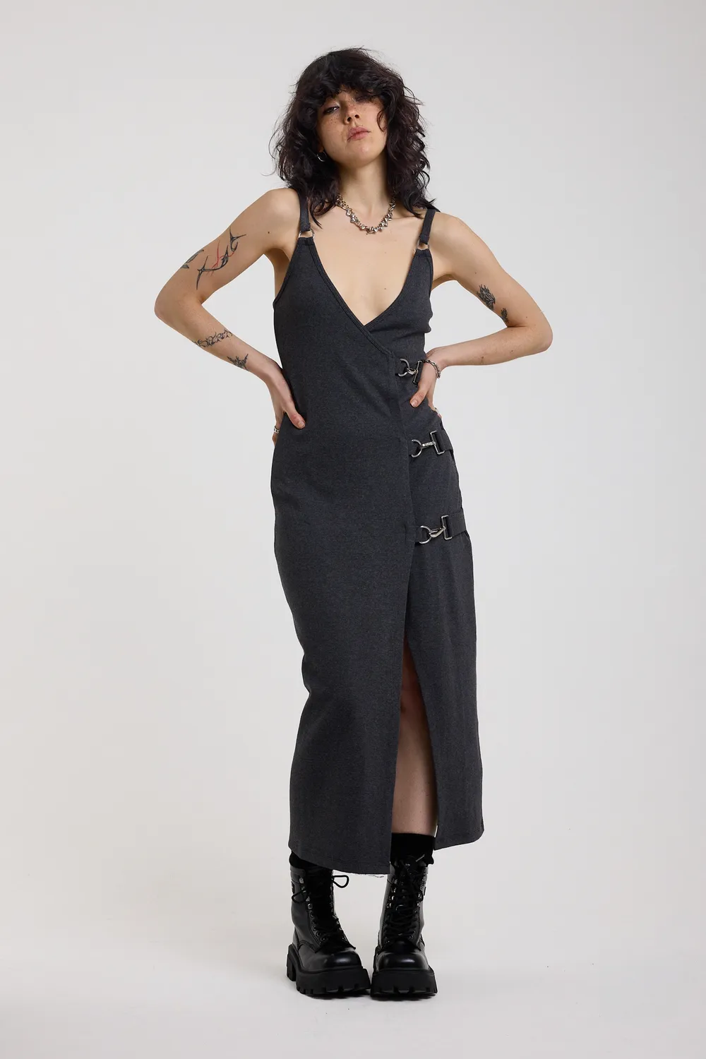 The Ragged Priest Barrell Hardware Wrap midi kjole grå