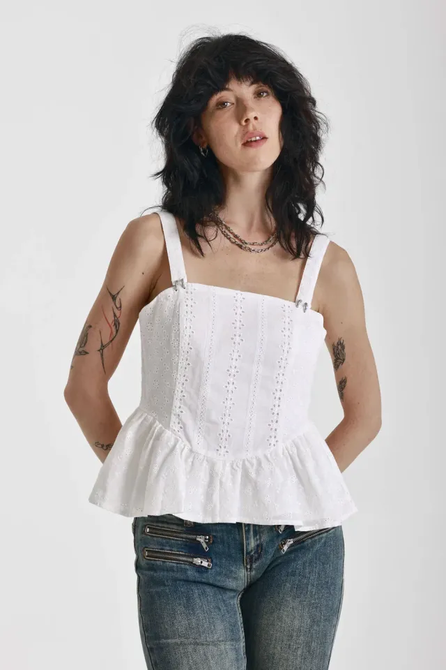 THE RAGGED PRIEST Gray Broderie Peplum Cami camitop hvid
