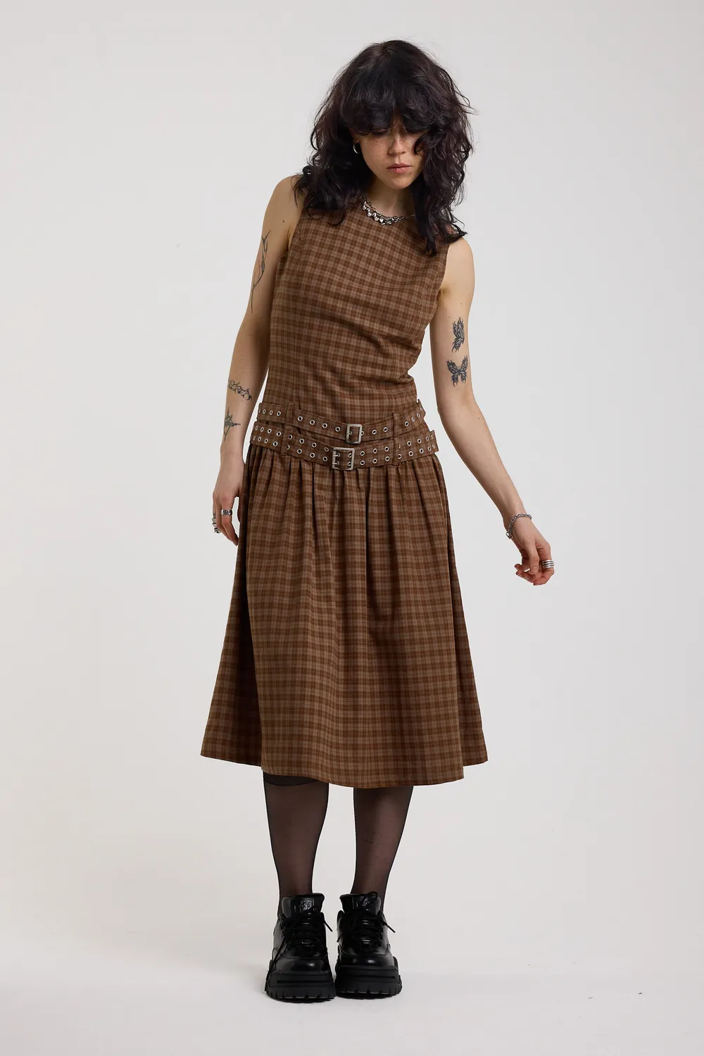 The Ragged Priest Pleasant midikjole brun tern bælte