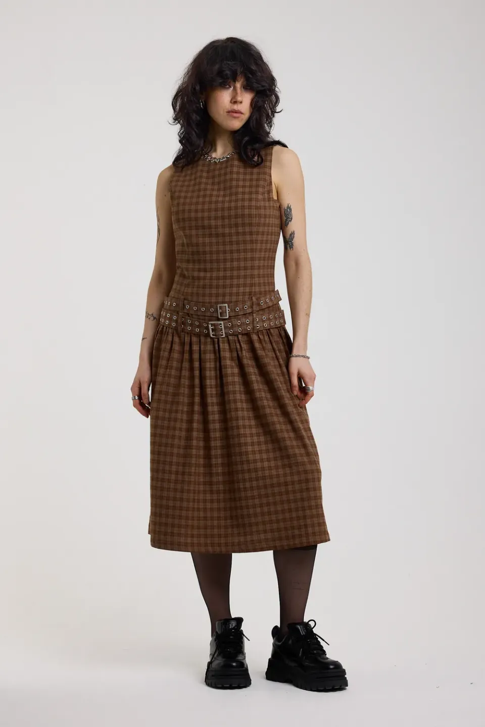 The Ragged Priest Pleasant midikjole brun tern bælte