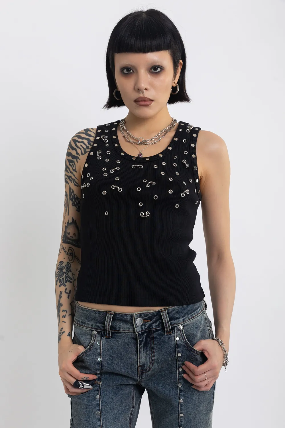 The Ragged Priest Scatter Tank Top sort med nitter